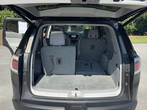 Used 2019 GMC Acadia SLE w/ LPO, Black Accent Package FWD image 4
