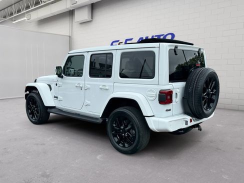 Used 2023 Jeep Wrangler Unlimited Sahara AWD/4WD image 3