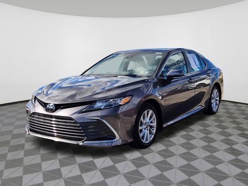 Used 2023 Toyota Camry LE image 2