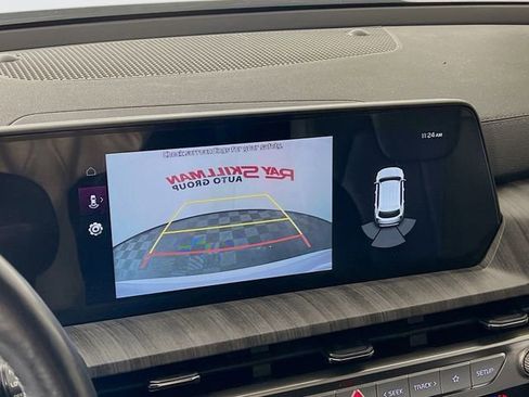 Used 2023 Kia Telluride EX w/ EX Captain's Chair Package image 18