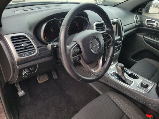Used 2020 Jeep Grand Cherokee Laredo AWD/4WD image 15