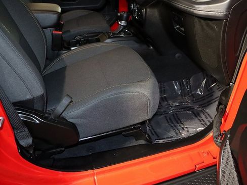 Used 2025 Jeep Wrangler Unlimited Sahara image 34