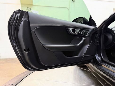 Used 2016 Jaguar F-TYPE R image 13