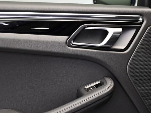 Certified 2026 Porsche Macan AWD/4WD image 44