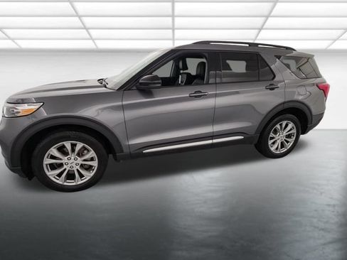 Used 2024 Ford Explorer XLT w/ Equipment Group 202A AWD/4WD image 4