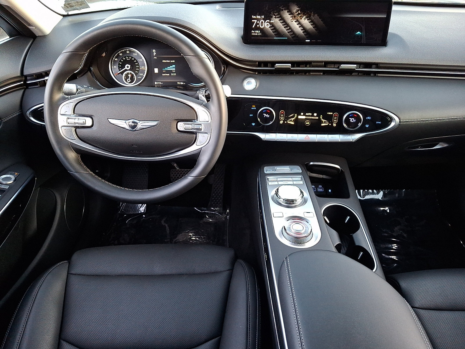 Used 2022 Genesis GV70 2.5T AWD/4WD image 12