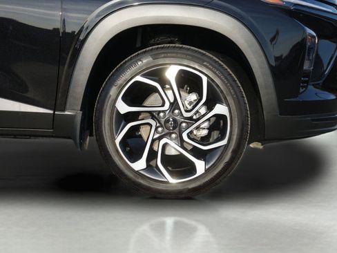 Used 2024 Chevrolet Trax RS w/ Driver Confidence Package FWD image 4