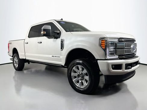 Used 2019 Ford F250 Platinum w/ Platinum Ultimate Package image 3