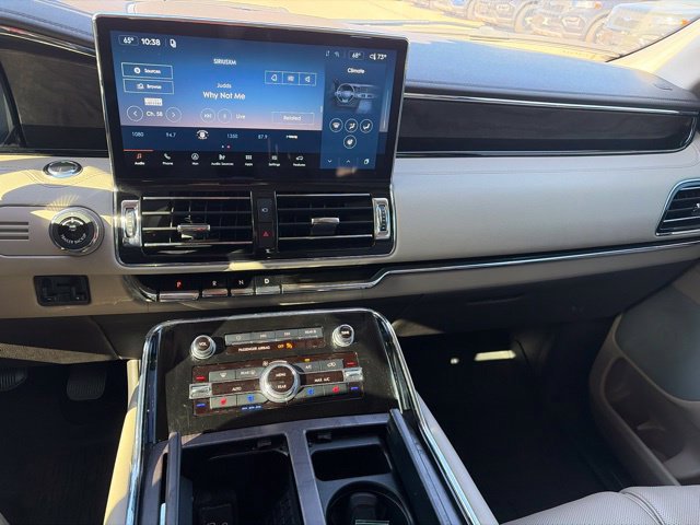 Used 2024 Lincoln Navigator Reserve AWD/4WD image 17