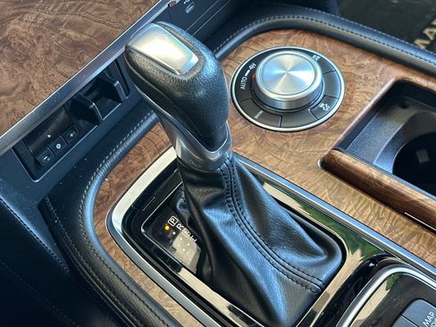 Used 2022 Nissan Armada SL w/ Captain's Chairs Package image 23