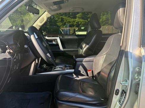 Used 2019 Toyota 4Runner SR5 AWD/4WD image 15