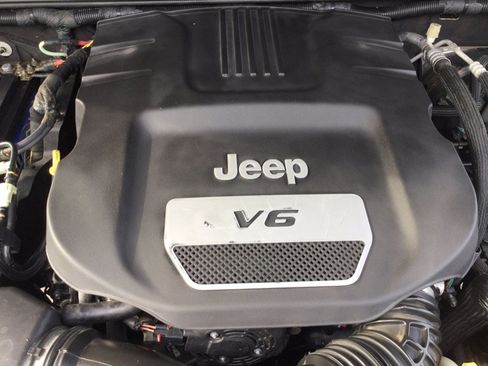 Used 2016 Jeep Wrangler Unlimited Sahara AWD/4WD image 41