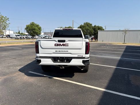 Used 2025 GMC Sierra 2500 AT4 AWD/4WD image 4