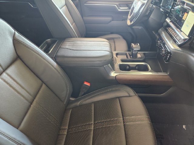 Used 2025 Chevrolet Silverado 1500 High Country w/ High Country Premium Package AWD/4WD image 18
