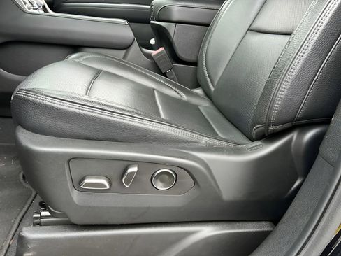 Used 2024 GMC Yukon XL Denali image 14