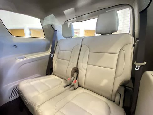 Used 2019 GMC Acadia Denali w/ Technology Package AWD/4WD image 27