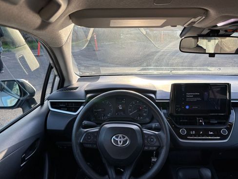 Used 2025 Toyota Corolla LE image 33