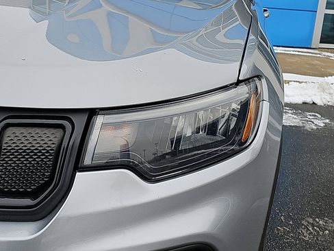 Used 2022 Jeep Compass Latitude image 9