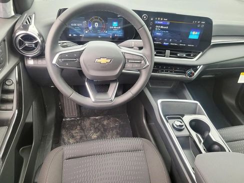 New 2026 Chevrolet Equinox LT image 8