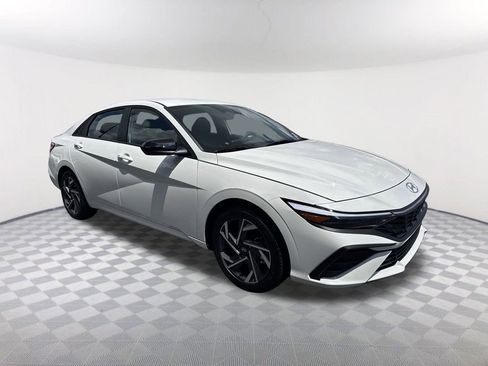 New 2025 Hyundai Elantra Sport image 3