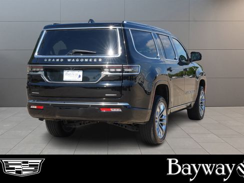 Used 2022 Jeep Grand Wagoneer Series II AWD/4WD image 5
