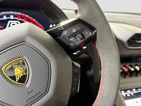 Used 2022 Lamborghini Huracan STO image 25