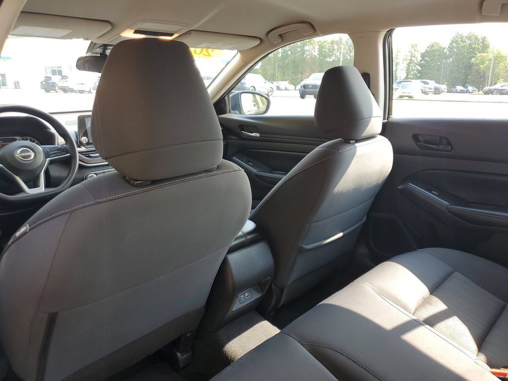 Used 2024 Nissan Altima 2.5 SV FWD image 13