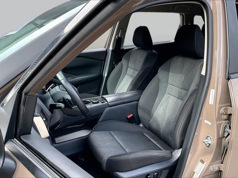 Used 2025 Nissan Rogue SV AWD/4WD image 8