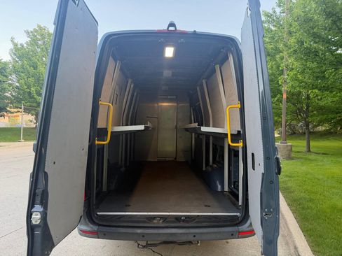 Used 2019 Mercedes-Benz Sprinter 170 image 11