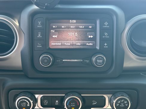 Used 2020 Jeep Wrangler Sport AWD/4WD image 26