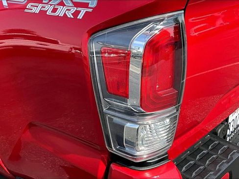 Used 2022 Toyota Tacoma TRD Sport w/ TRD Premium Sport Package AWD/4WD image 23