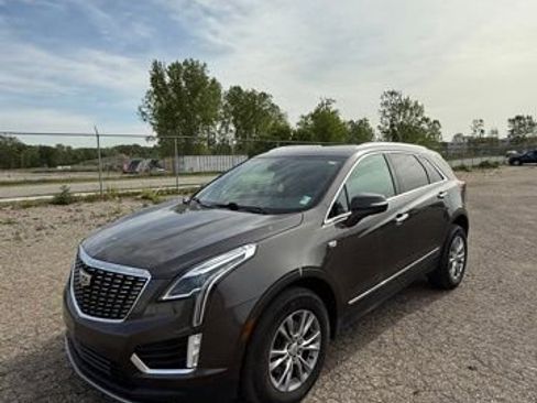 Used 2020 Cadillac XT5 Premium Luxury AWD/4WD image 2