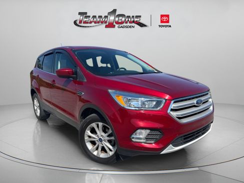 Used 2019 Ford Escape SE FWD image 1