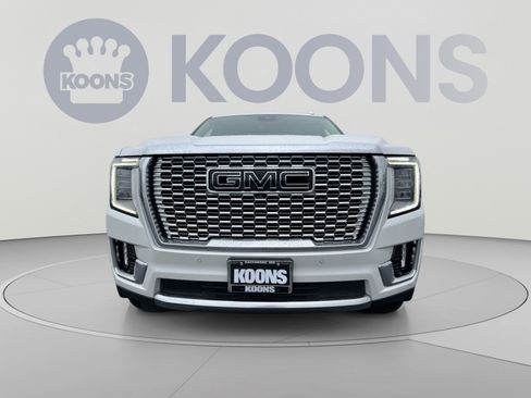 Used 2023 GMC Yukon XL Denali w/ Advanced Technology Package AWD/4WD image 11