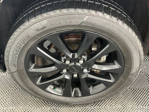 Used 2019 Jeep Grand Cherokee Altitude image 30