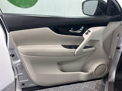 Used 2019 Nissan Rogue Sport SV w/ Technology Package FWD image 17