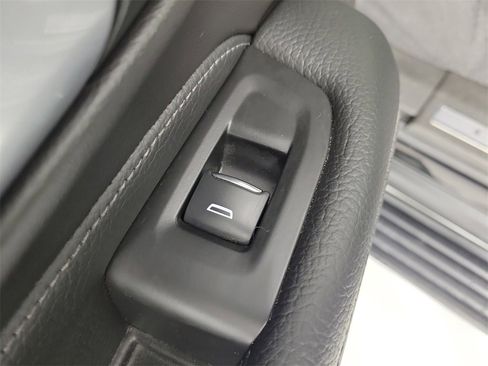 Used 2022 GMC Yukon XL Denali w/ Denali Premium Package image 15