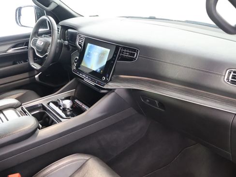Used 2023 Jeep Wagoneer L Series II AWD/4WD image 46
