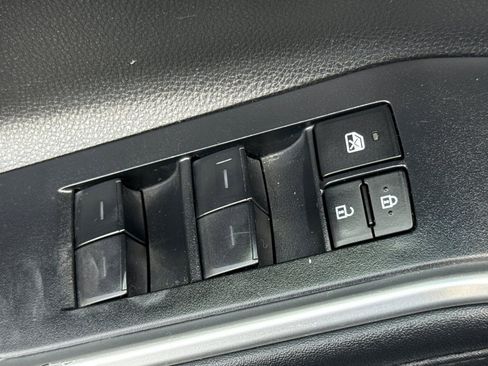 Certified 2023 Toyota Highlander LE image 14