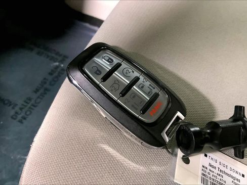 Used 2019 Chrysler Pacifica Touring Plus w/ Cold Weather Group image 14