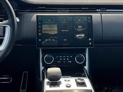 Used 2023 Land Rover Range Rover Long Wheelbase SE image 11