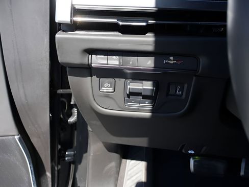 Used 2025 Cadillac Escalade V AWD/4WD image 40