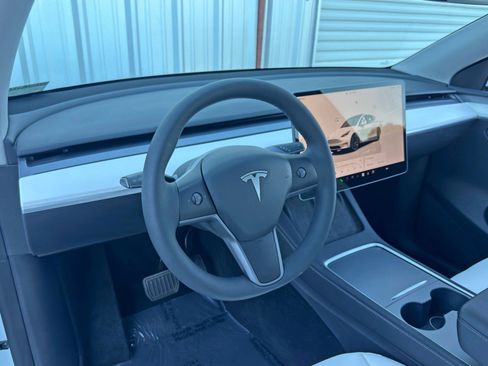 Used 2022 Tesla Model Y Long Range image 14