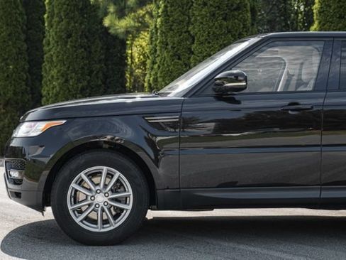 Used 2017 Land Rover Range Rover Sport SE AWD/4WD image 10