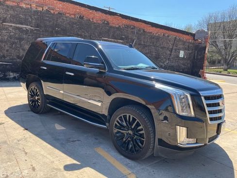 Used 2020 Cadillac Escalade Luxury AWD/4WD image 12
