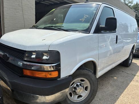 Used 2020 Chevrolet Express 2500 w/ Enhanced Convenience Package RWD image 2