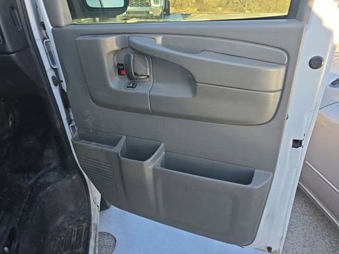 Used 2014 Chevrolet Express 2500 image 10