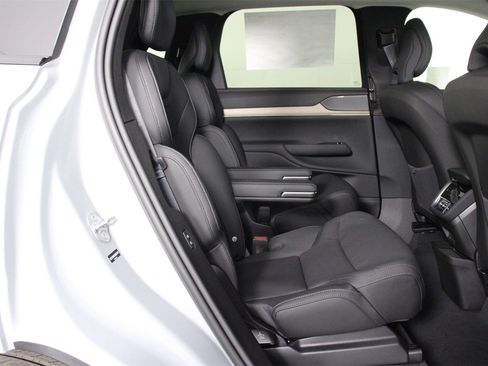 New 2025 Volvo EX90 Plus w/ Protection Package Premier image 11