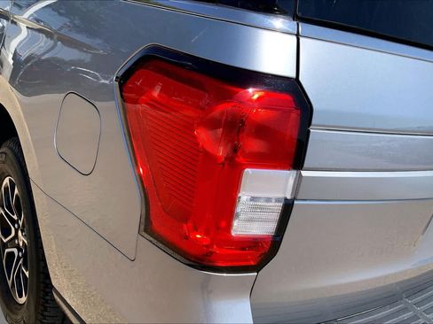 Used 2024 Ford Expedition XLT AWD/4WD image 31