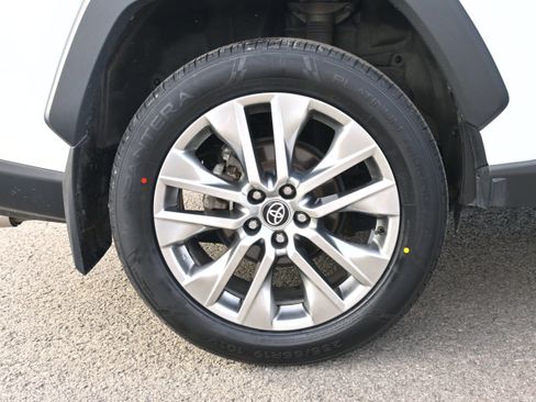 Used 2023 Toyota RAV4 XLE Premium image 9